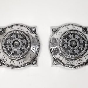 Metal chime candle holder