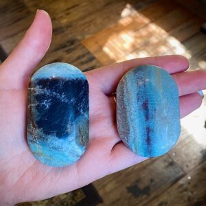 Trolleite palm stone